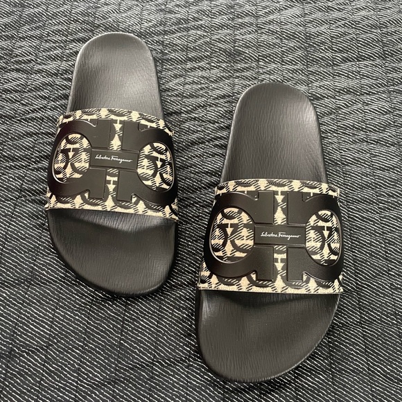 Salvatore Ferragamo Black and Beige Slide Sandals - Picture 9 of 9